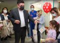 Hastanedeki çocuklara 23 Nisan sürprizi