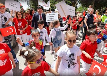 Buca’da 23 Nisan coşkusu