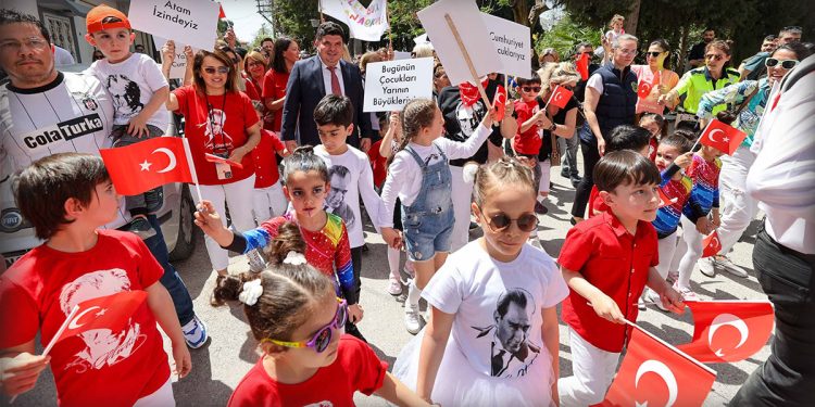 Buca’da 23 Nisan coşkusu