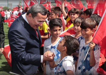 23 Nisan Konak’ın Dört Bir Yanında Kutlandı