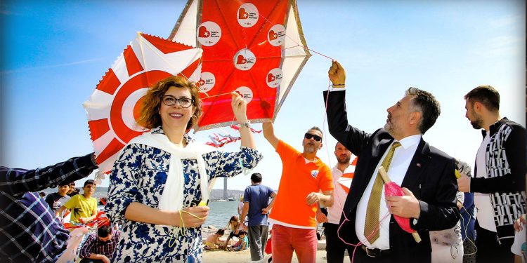Bayraklı’da 23 Nisan coşkusu