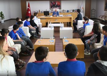 Çocuklar sordu, Başkan Selvitopu yanıtladı