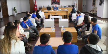 Çocuklar sordu, Başkan Selvitopu yanıtladı