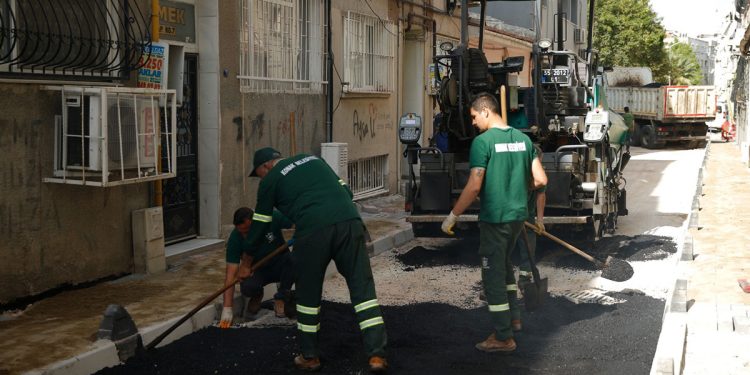 Konak Sokaklarında Yoğun Çalışma