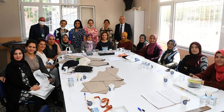 Semt Merkezinde Anneler Günü Kutlaması