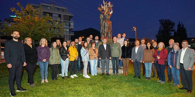 Üç fidan idam edildikleri saatte anıldı