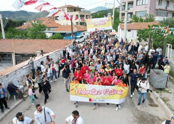 Bayraklı ‘baharı’ coşkuyla karşıladı