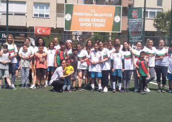 Anneler futbol oynadı…