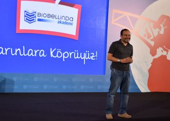 AHMET ŞERİF İZGÖREN 20 MAYIS’TA KARŞIYAKA’DA