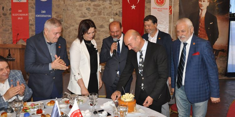 Başkan Soyer: ‘Kurtuluş reçetesi sizsiniz’