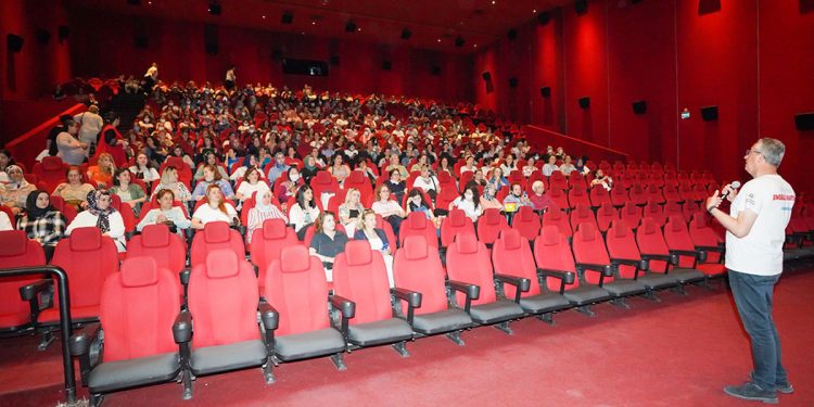Gaziemirli 700 kadın Bergen’i izledi