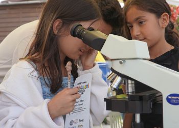Karşıyaka’da eğlenceli ‘Fen Bilimleri’ şenliği
