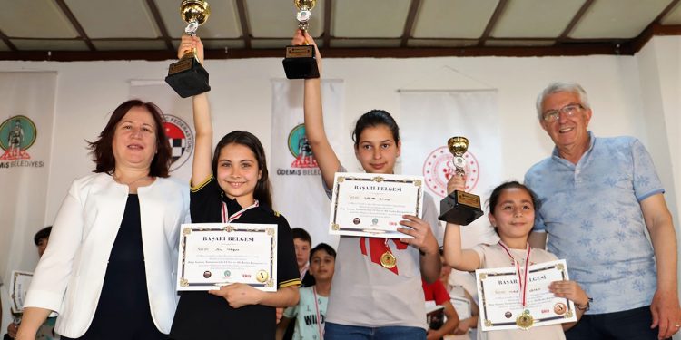 Satrançta büyük buluşma Birgi’de yaşandı