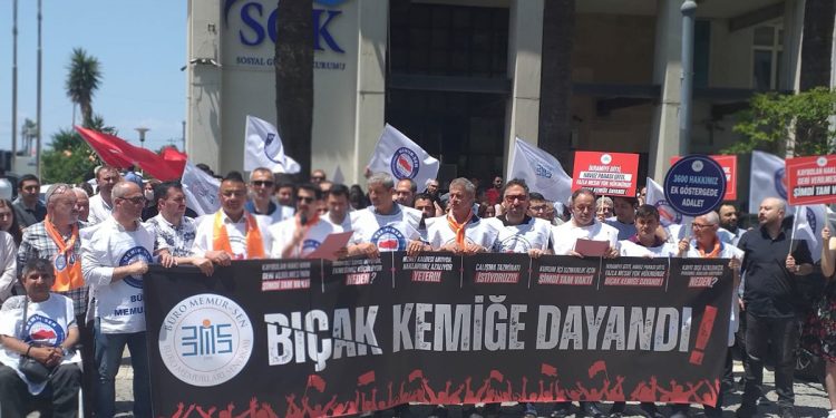 SGK’nın büro emekçileri mali ve özlük hakları için alana çıktı