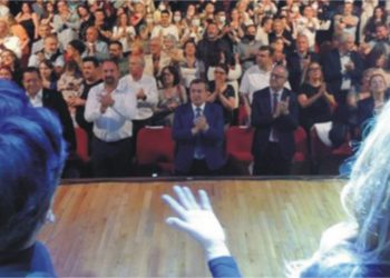 2 Günde 2 Bin 200 Kişi Ayakta Alkışladı
