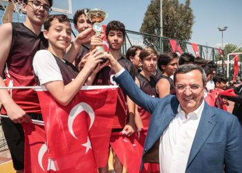 Konak’ta sokak basketbolu fırtınası esti
