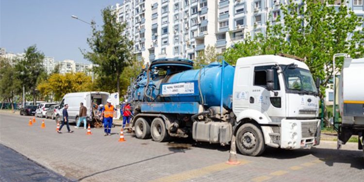 Kanallarda temizlik çalışmalarına hız verildi