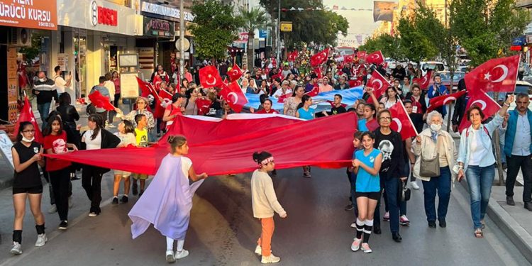 19 MAYIS NARLIDERE’DE COŞKUYLA KUTLANDI