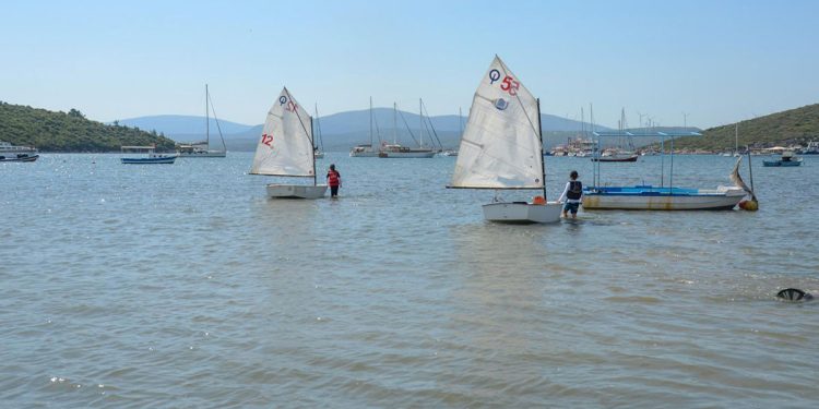 Seferihisar’dan genç yelkenciler yetişiyor