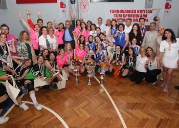 3 ilçenin şampiyonu Bayraklı oldu