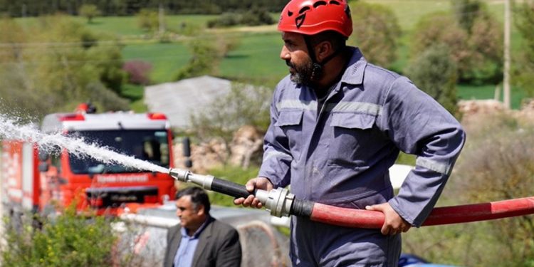 Hava sıcaklıkları arttı, İzmir İtfaiyesi teyakkuza geçti