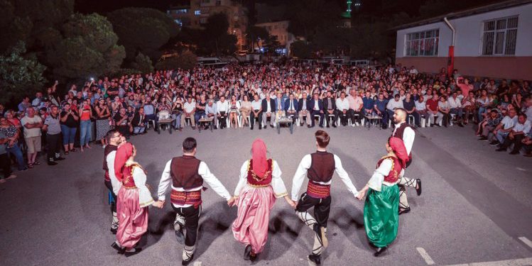 Gültepe Rumeli Şenliği Konak’ta Balkan rüzgarı estirdi