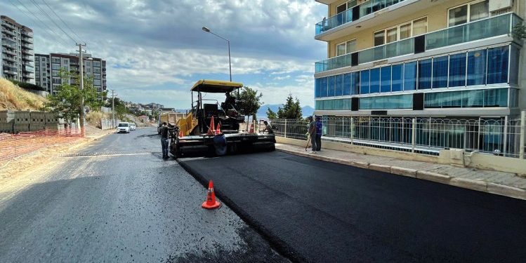 Bayraklı’da asfaltlama çalışmaları hız kesmiyor