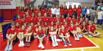 Bayraklı’nın Yaz Spor Okullarına renkli açılış