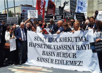 Gazeteciler, ‘Sansür Yasası’na ‘Hayır’ dedi