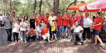 ÖZEL GEREKSİNİMLİ BİREYLERE KARAKAYALI’DAN ÖZEL İLGİ