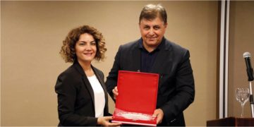 Başkan Tugay’a “Sıfır Ayrımcılık Derneği Sağlık Politikaları Özel Ödülü”
