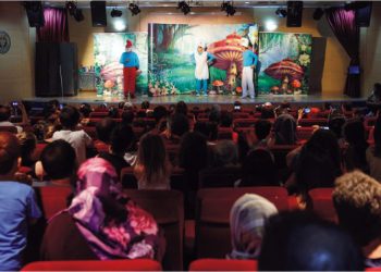 Bucalı miniklere tiyatro şöleni