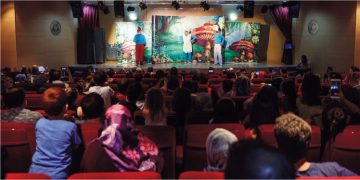 Bucalı miniklere tiyatro şöleni