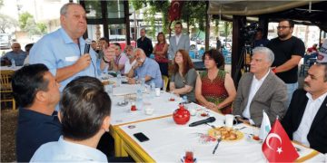 İZMİRLİ LOKANTACILAR’DAN NARLIDERE’YE ÇIKARMA