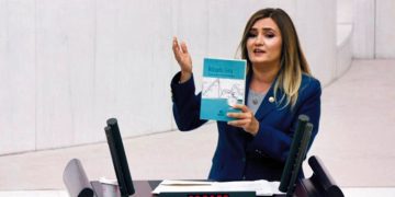 CHP İzmir Milletvekili Av. Sevda Erdan Kılıç’tan Bakan Nureddin Nebati’ye Meclis kürsüsünden ekonomi tepkisi: “İktisada Giriş” kitabını kargoyla gönderiyorum”