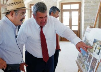 Büyükerşen’den Çeşme Cumhuriyet Meydanı’na ziyaret!