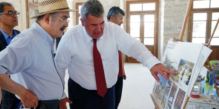 Büyükerşen’den Çeşme Cumhuriyet Meydanı’na ziyaret!
