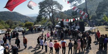 KARŞIYAKALI BABA VE ÇOCUKLARA MUHTEŞEM KAMP