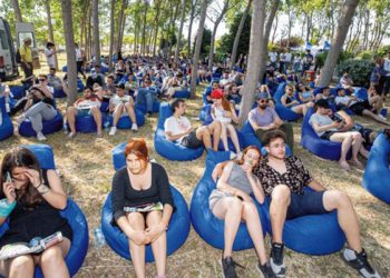 İzmir’in beş ilçesinde sekiz gençlik kampı açılıyor
