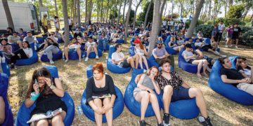 İzmir’in beş ilçesinde sekiz gençlik kampı açılıyor