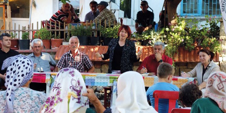 Kösedere deprem konutlarına kavuşuyor, yıllanmış sorunlar bir bir çözülüyor