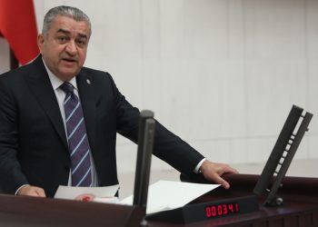 Serter’den iktidara ‘kurumlara çökme’ isyanı