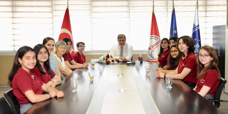 KARŞIYAKA’NIN “PLASTİK AVCILARI”