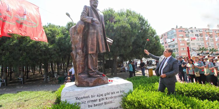 DÜNYA ŞAİRİ NAZIM HİKMET, KARŞIYAKA’DA ANILDI