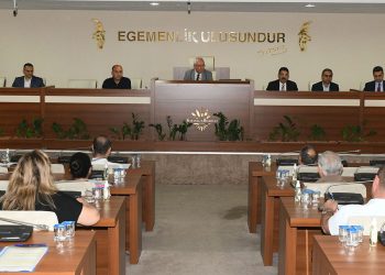 Başkan Selvitopu muhtarları dinliyor
