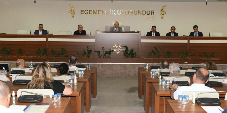 Başkan Selvitopu muhtarları dinliyor