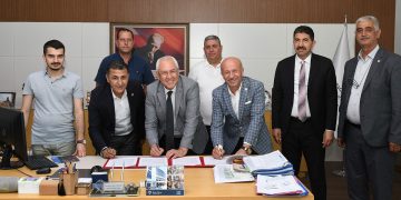 Karabağlar Belediyesi kadrolu işçilerinin TİS sevinci