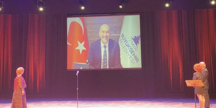 Başkan Soyer’e üç ödül birden