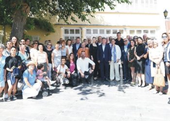 ÇYDD VE BORNOVA BELEDİYESİ’NDEN KIZ ÖĞRENCİLERE