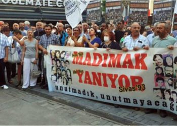 Sivas Madımak Oteli katliamı İzmir’de anıldı.